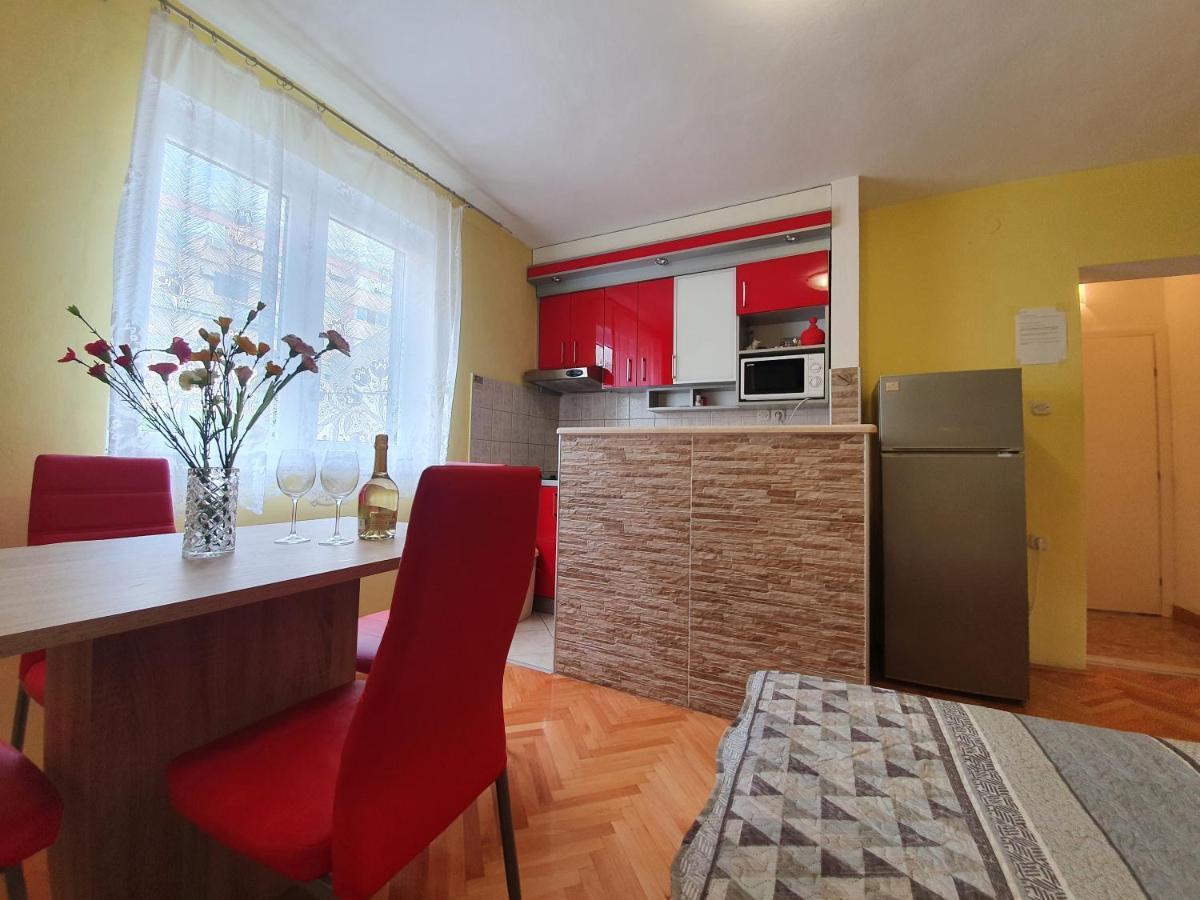 Apartments Ribarevic Макарска Екстериор снимка