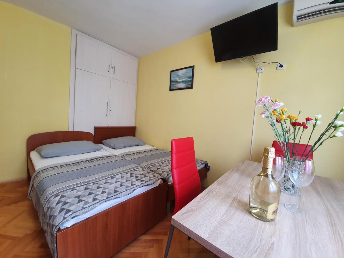 Apartments Ribarevic Макарска Екстериор снимка