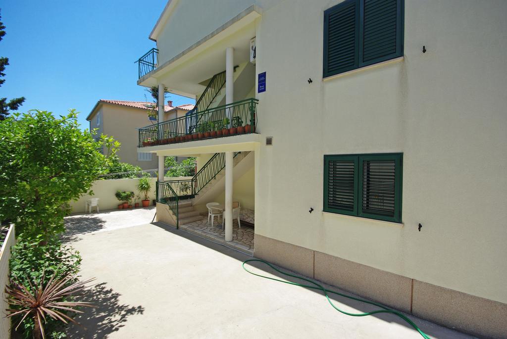 Apartments Ribarevic Макарска Екстериор снимка
