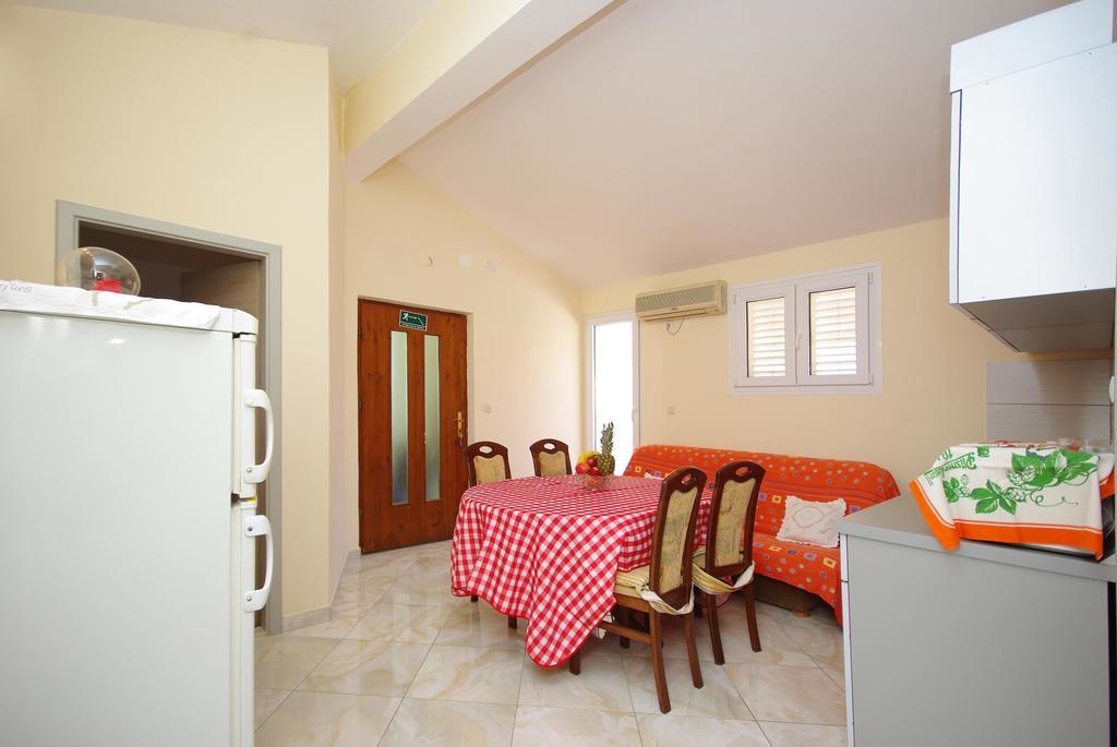 Apartments Ribarevic Макарска Стая снимка