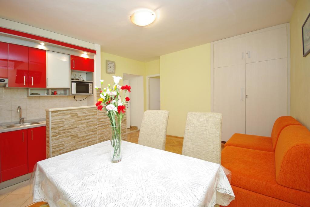 Apartments Ribarevic Макарска Екстериор снимка