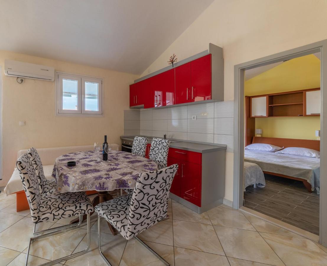 Apartments Ribarevic Макарска Екстериор снимка