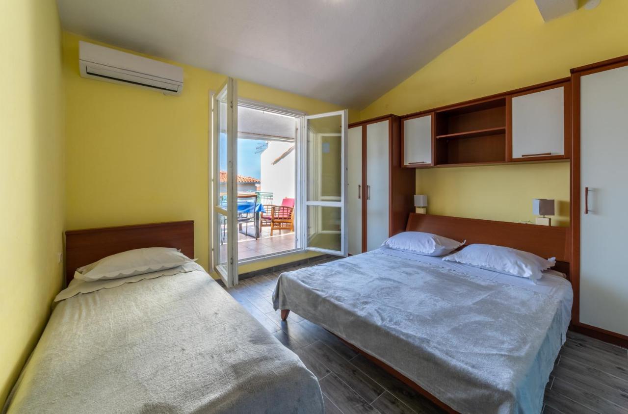 Apartments Ribarevic Макарска Екстериор снимка
