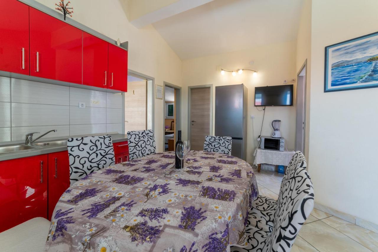 Apartments Ribarevic Макарска Екстериор снимка
