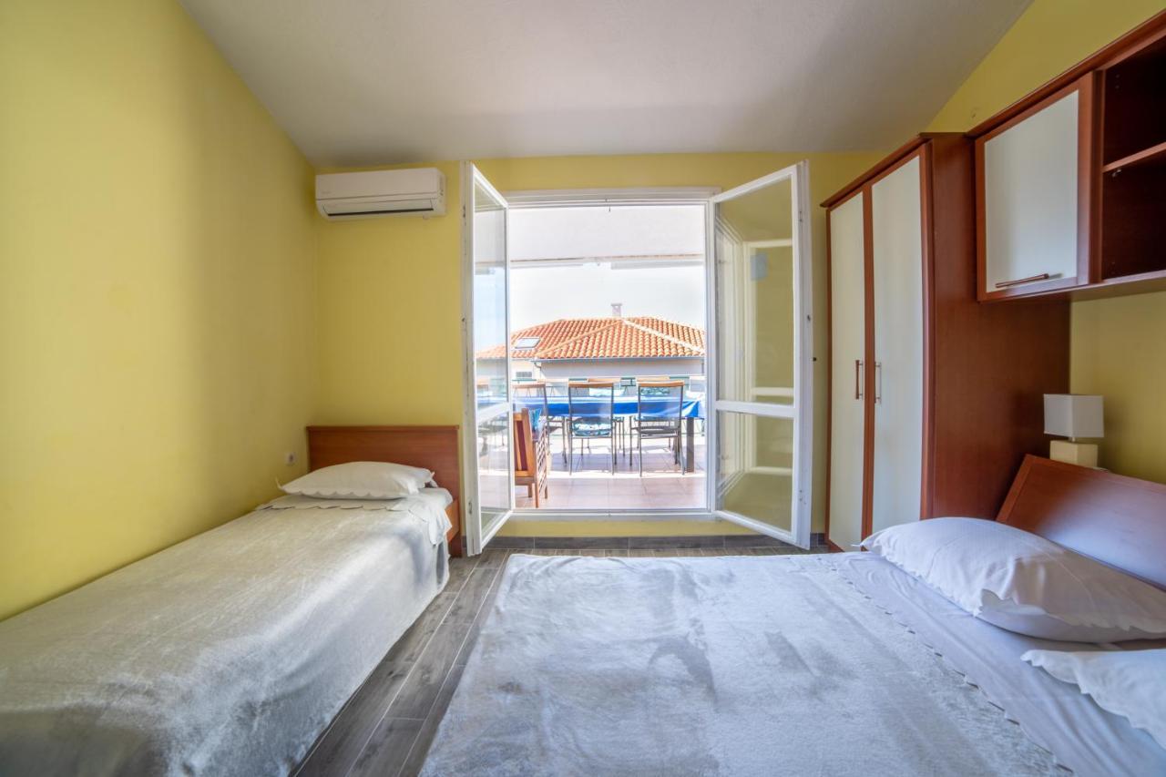 Apartments Ribarevic Макарска Екстериор снимка