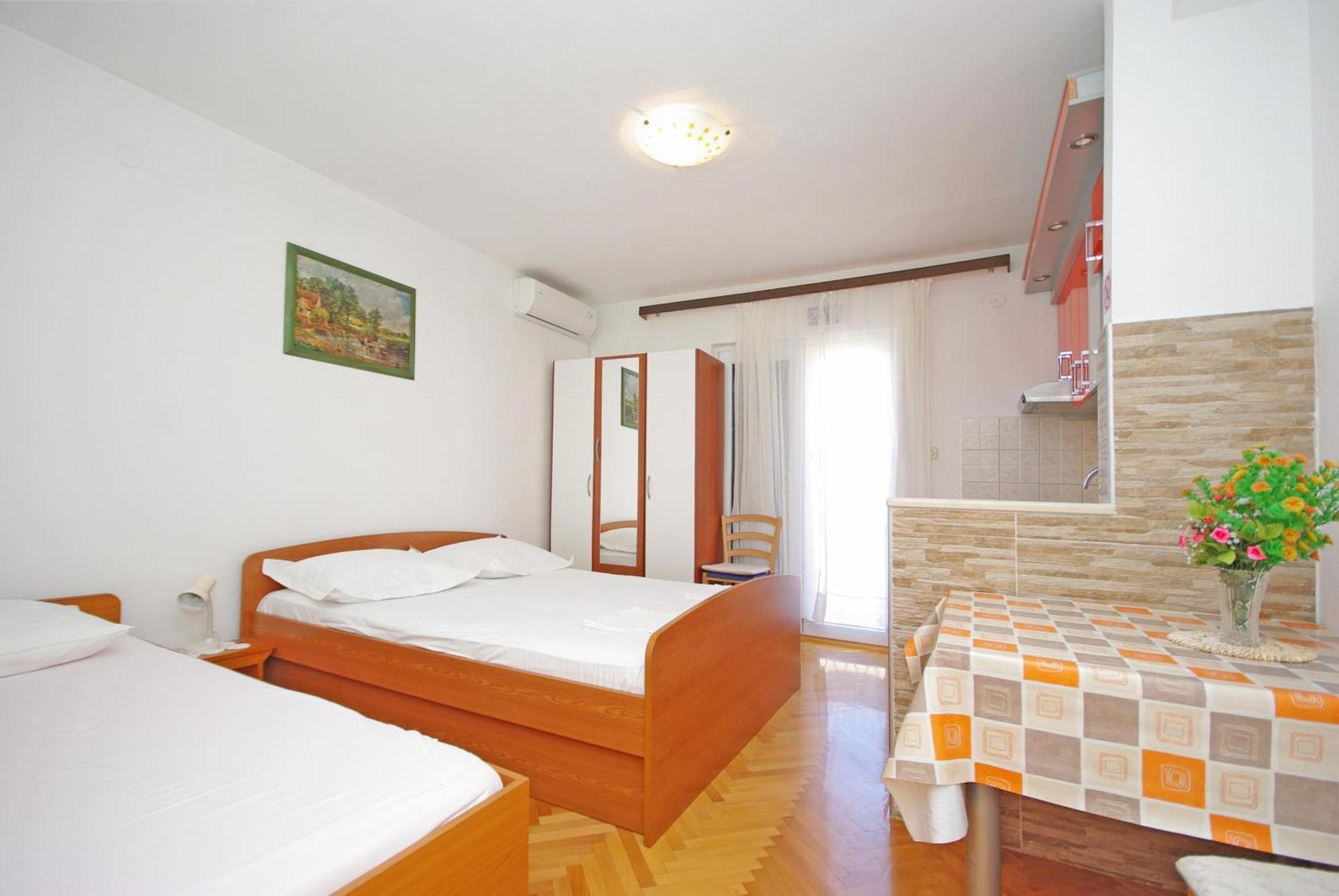 Apartments Ribarevic Макарска Стая снимка
