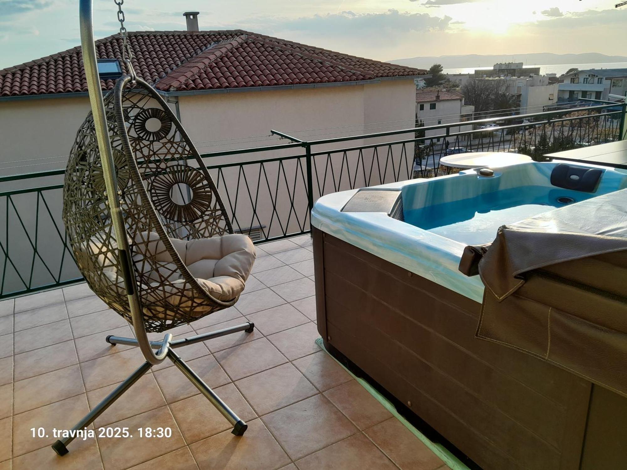 Apartments Ribarevic Макарска Екстериор снимка