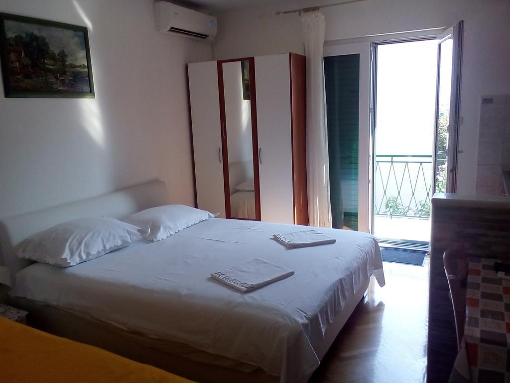 Apartments Ribarevic Макарска Екстериор снимка