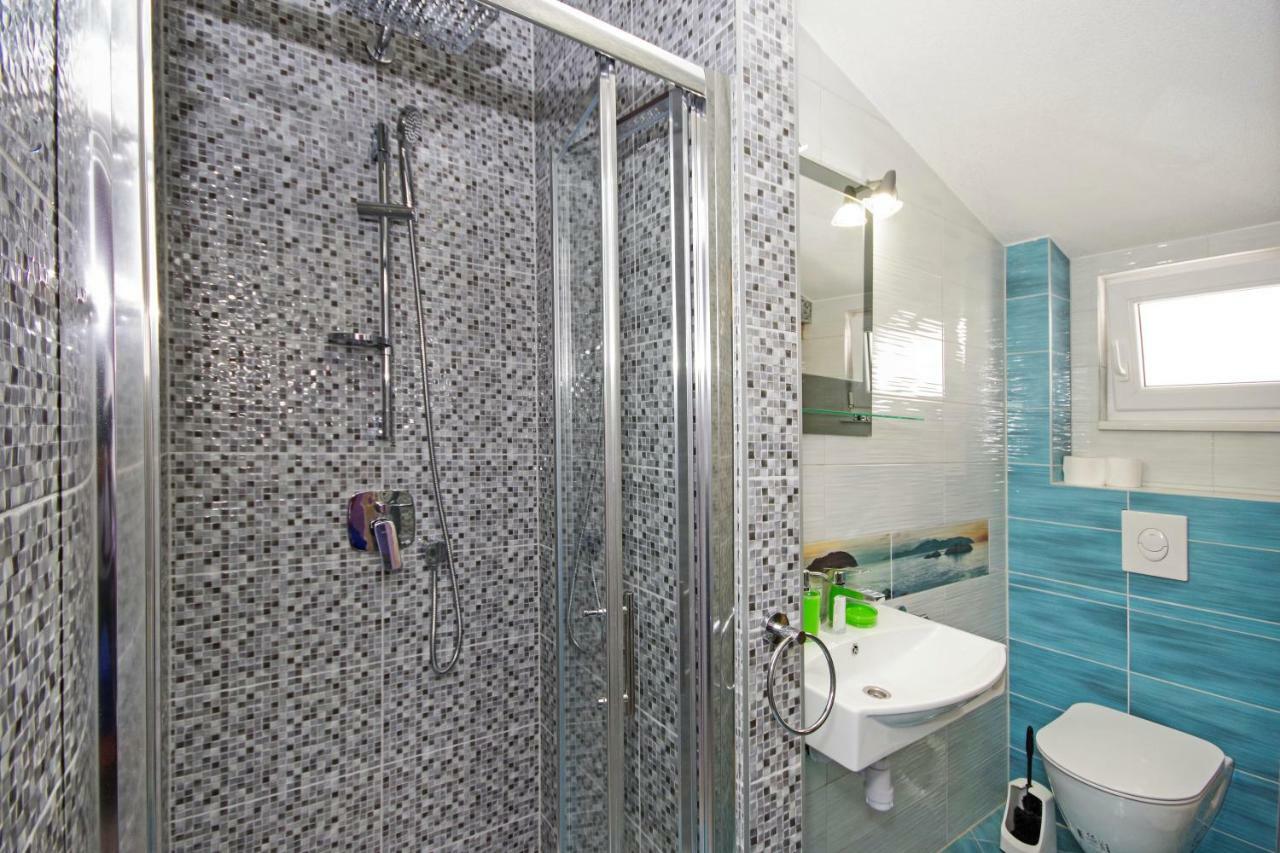 Apartments Ribarevic Макарска Екстериор снимка